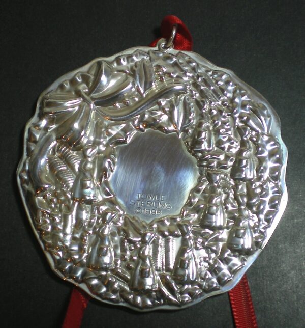 08 Eight Maids A Milking Wreath by Towle Sterling Silver Christmas Ornament 1998